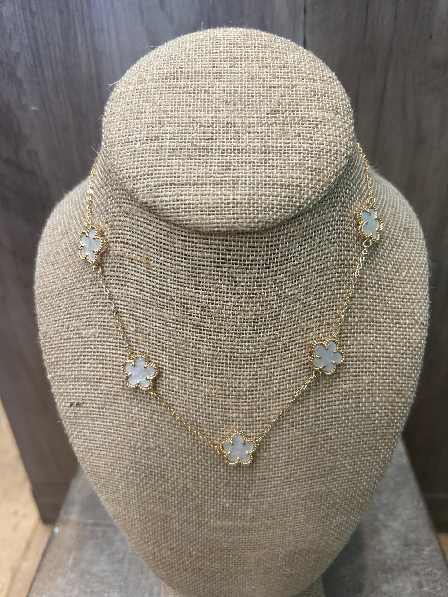 18" Gold And White Geometric Shaped Necklace