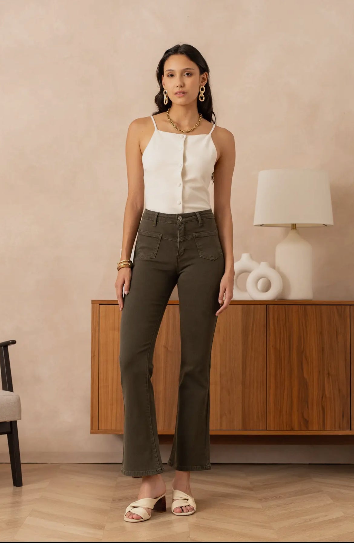 Flared front pocket khaki jean